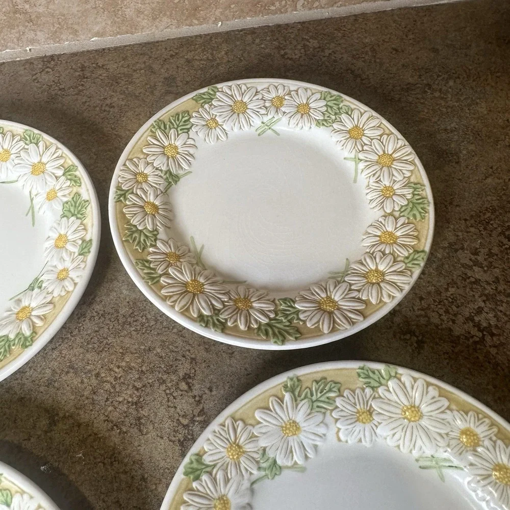 Vintage 1960's Poppytrail Metlox Sculptured Daisy Salad Plates Vernon Set Of 4